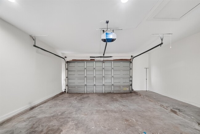 Building Photo - 14238 Pinewest Dr