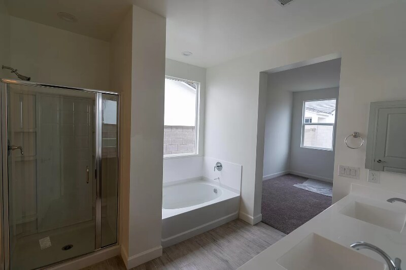 Building Photo - 640 E Vail Ln