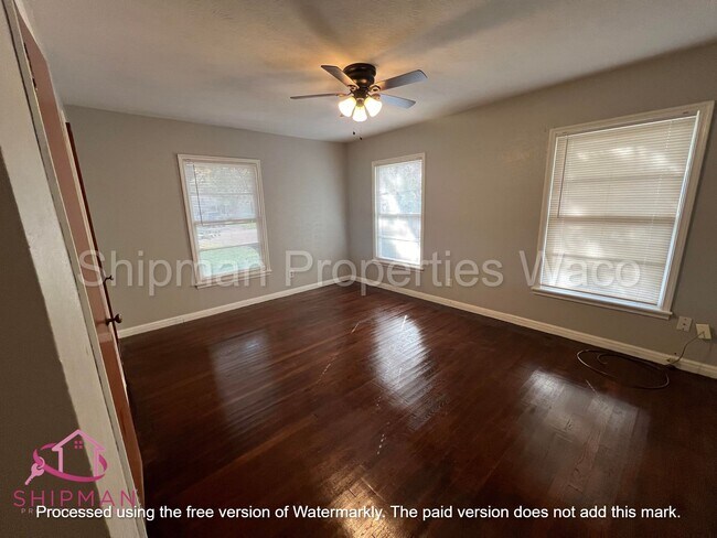 Building Photo - 3917 Maple Ave