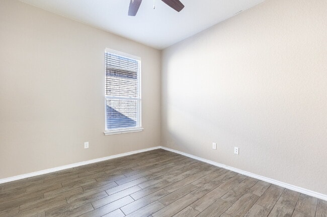 Building Photo - 27527 Paseo Mesa