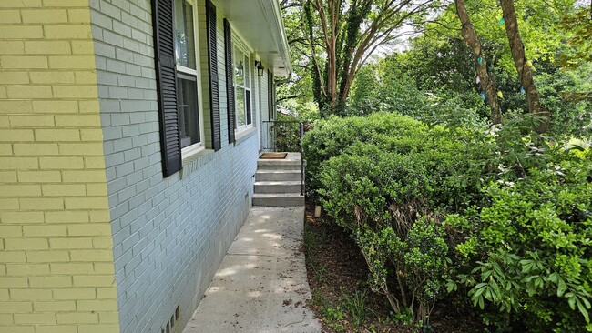 Building Photo - 1100 Willivee Dr