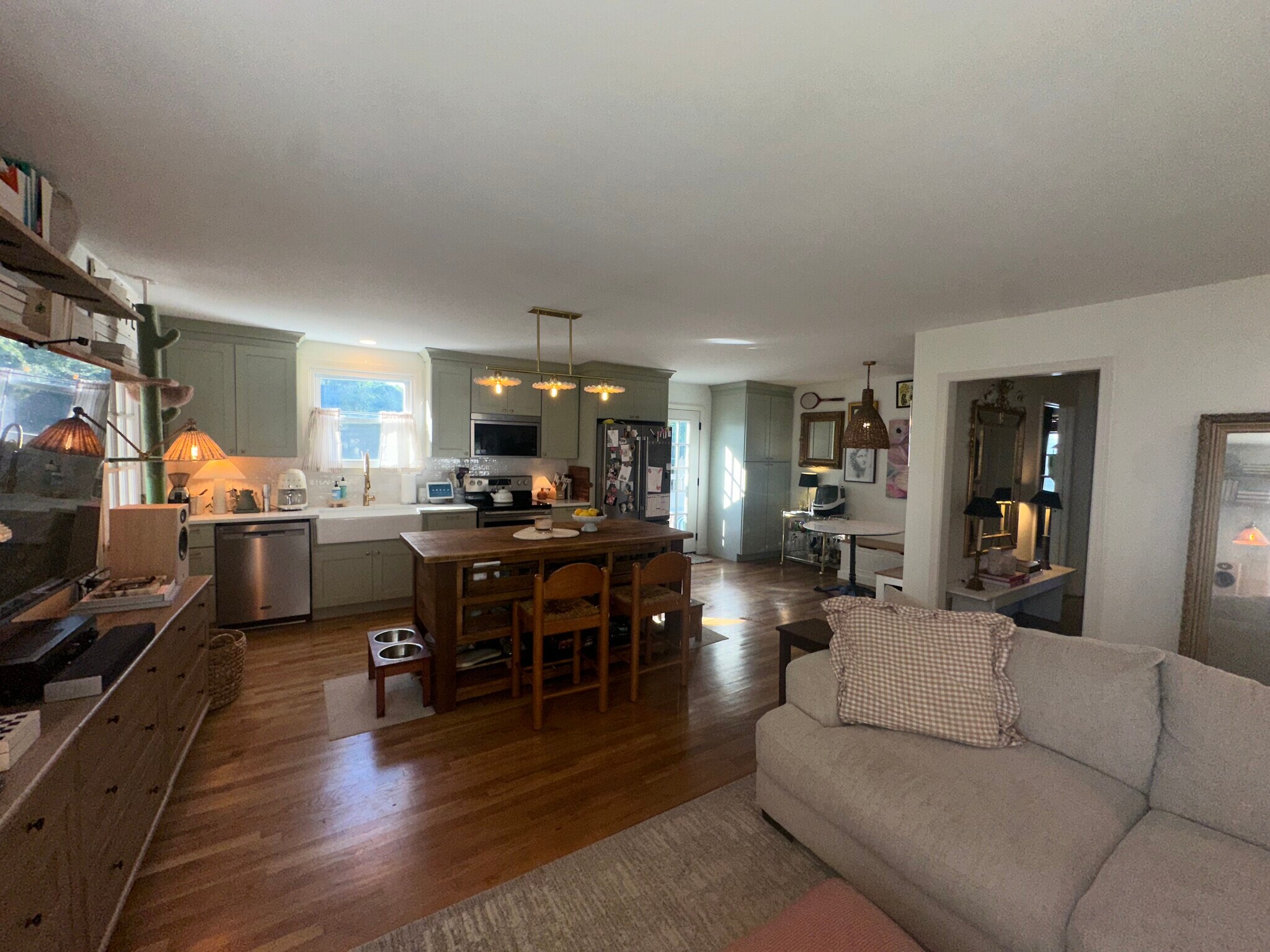 View into kitchen. - 5623 Meadowcrest Ln