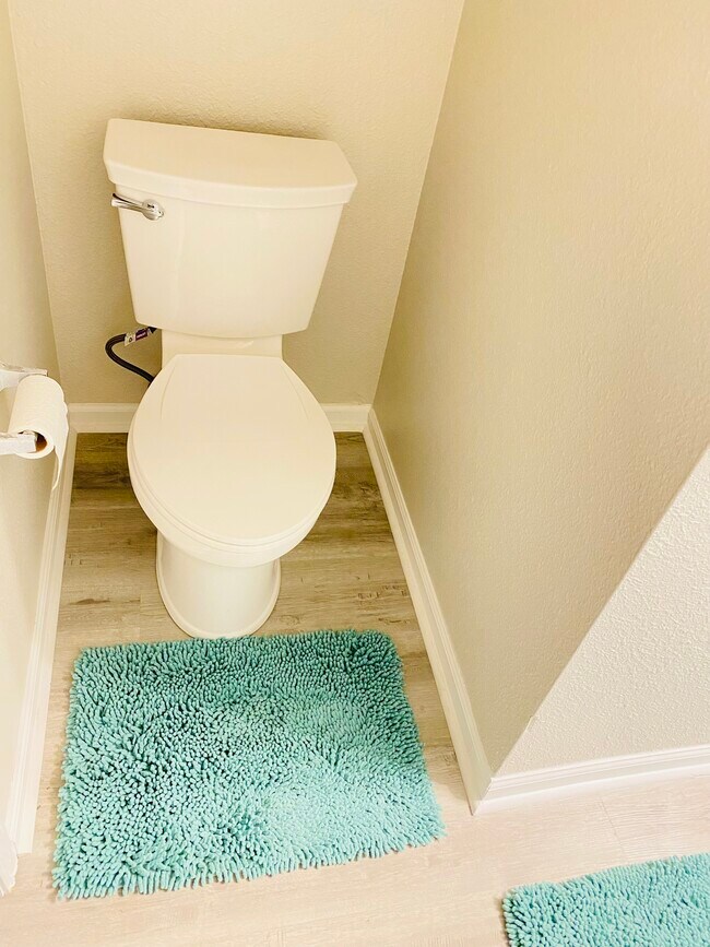 Building Photo - 5843 Amber Ln