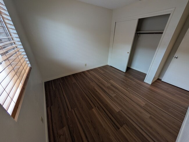 Building Photo - 926 Oleander St