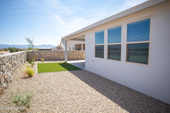 Building Photo - 3019 San Jenaro Dr
