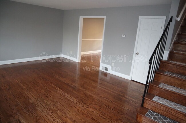 Building Photo - 5916 Northwood Dr