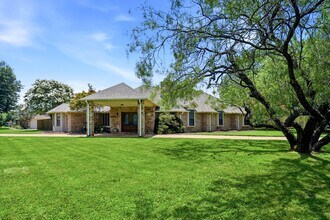 Building Photo - 2412 Emerald Cir