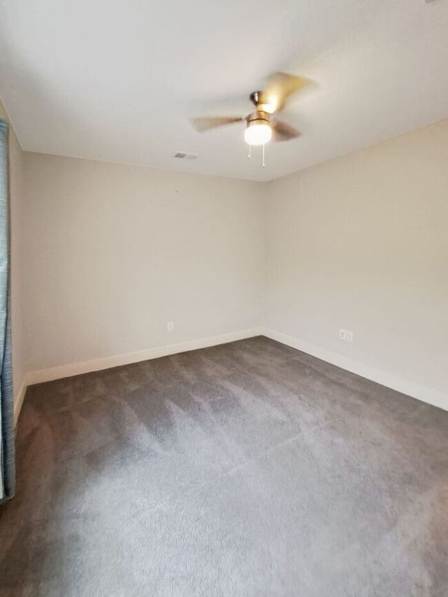 Building Photo - Amazing 3 Level Corner Lot Home in Waldorf...