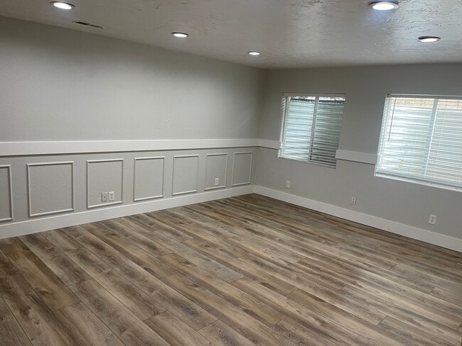Building Photo - 1564 N 250 W