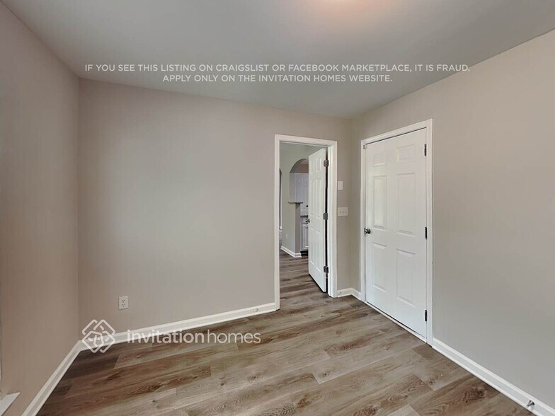 Building Photo - 5000 Buckeye Pl
