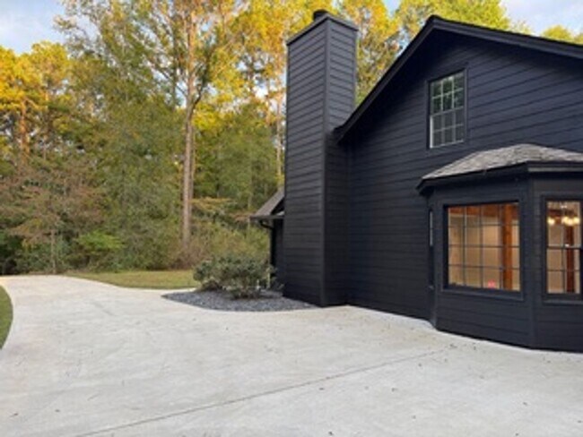 Building Photo - Fully Renovated 4BR Ranch Steps From Serenbe!!! Privacy, Nature & Modern Living