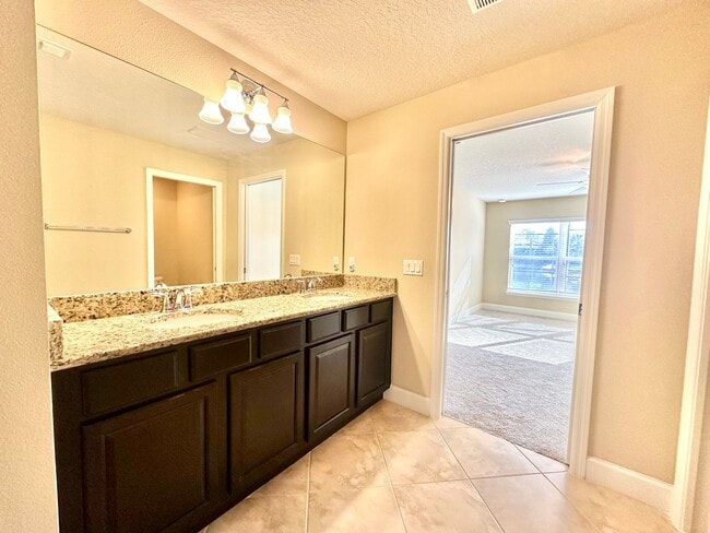Building Photo - Everyday living upgraded! 3Bedrooms 2Baths in Villagewalk at Lake Nona