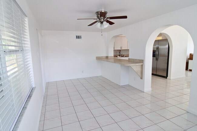 Building Photo - Freshly Updated 3 Bed, 2 Bath Home in West Tampa! AVAILABLE ON JULY 15TH