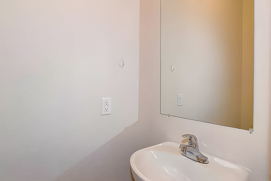 Building Photo - 7818 Kingsbury Wood