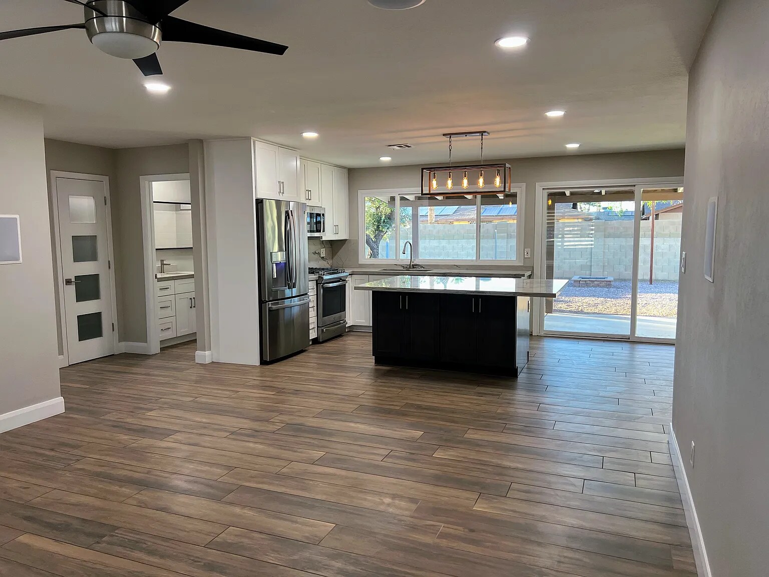 Building Photo - 2508 E Loyola Dr