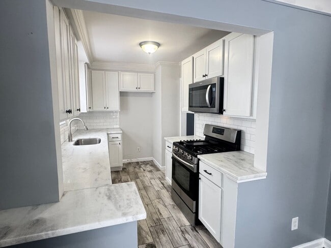 Building Photo - Updated Berkley Bungalow!