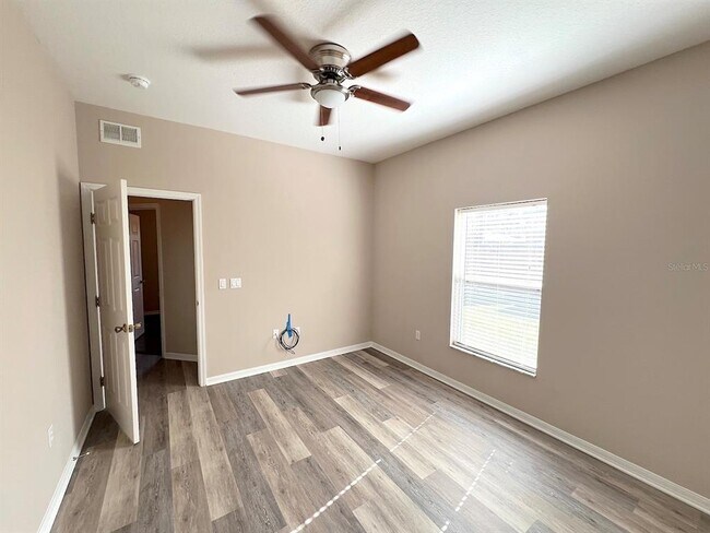 Building Photo - 7 Zither Ct