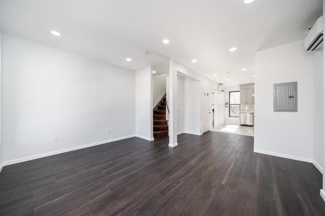 Building Photo - 258 Suydam Ave
