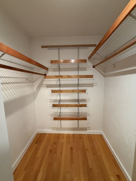 Walk-In Closet - 24 Lee St