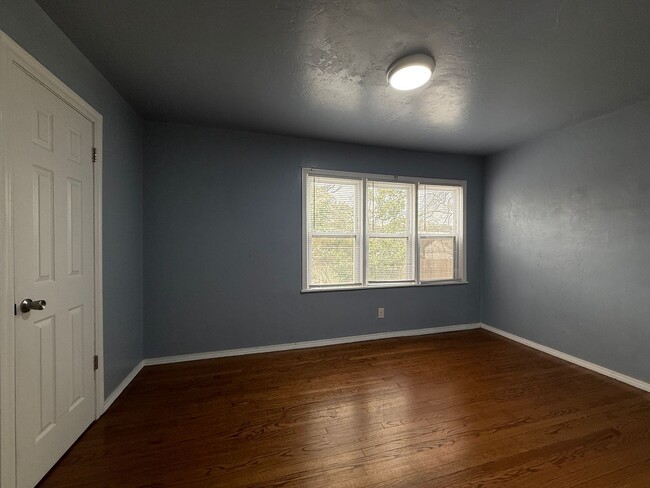 Building Photo - Charming Living in the Heart of Historic M...
