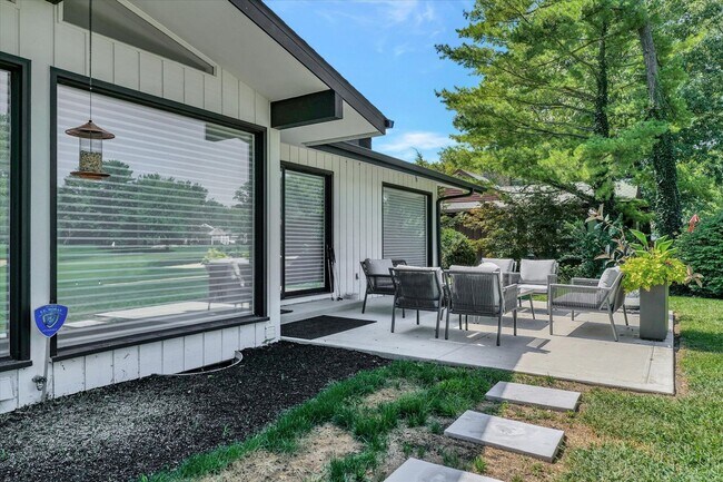 Building Photo - Luxury Ranch House on Champaign Country Club
