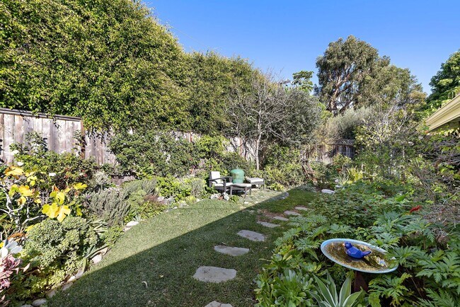 Building Photo - Bluebird Canyon Hidden Gem