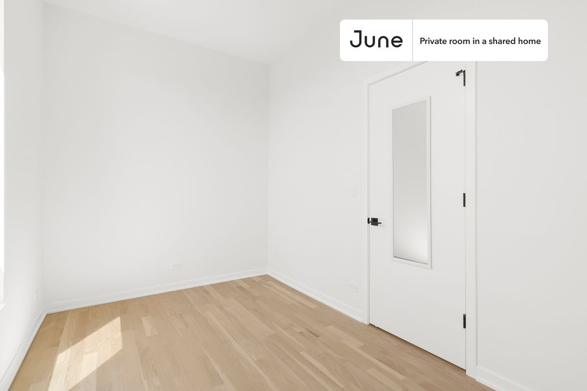 Building Photo - Private bedroom in 4 bed/3 bath Home