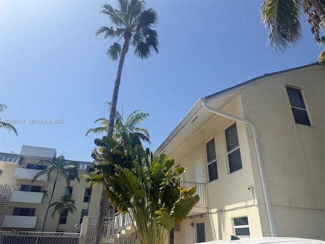 Building Photo - 8950 SW 69th Ct