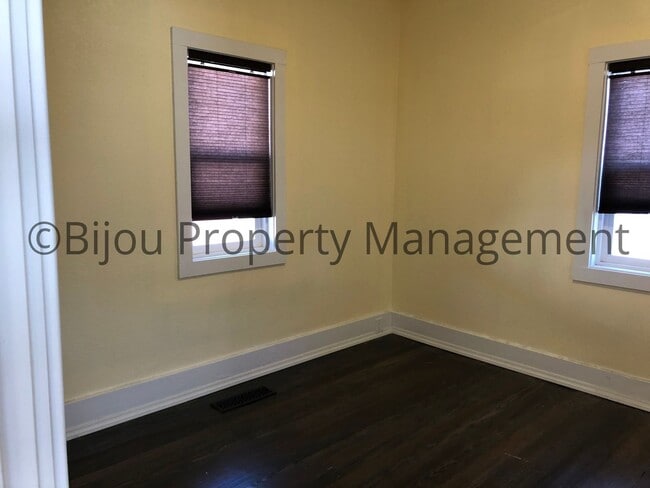 Building Photo - Lovely Three Bedroom Home