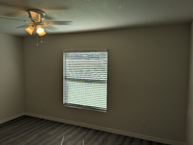 Building Photo - 5837 Babian Rd