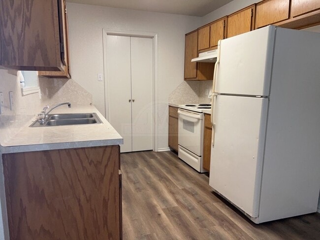 Building Photo - 2601 Lucille Dr
