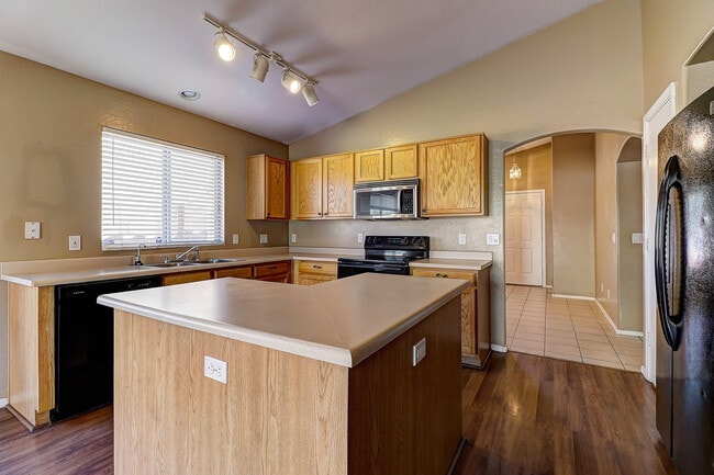Building Photo - 12060 W Dahlia Dr