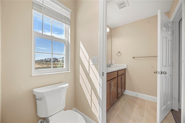 Building Photo - 2049 Heart Lk Dr
