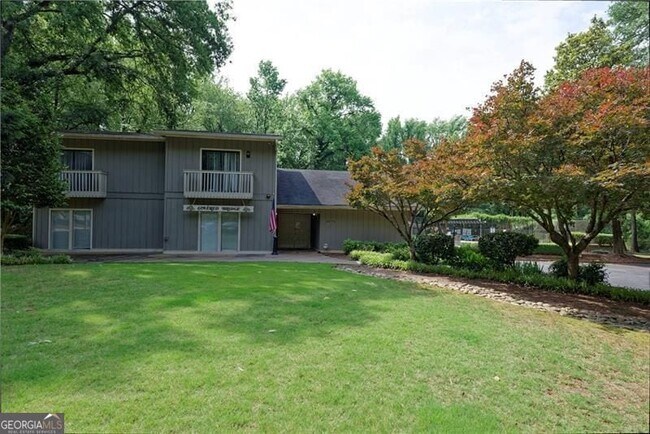 Building Photo - 2179 Surrey Ct
