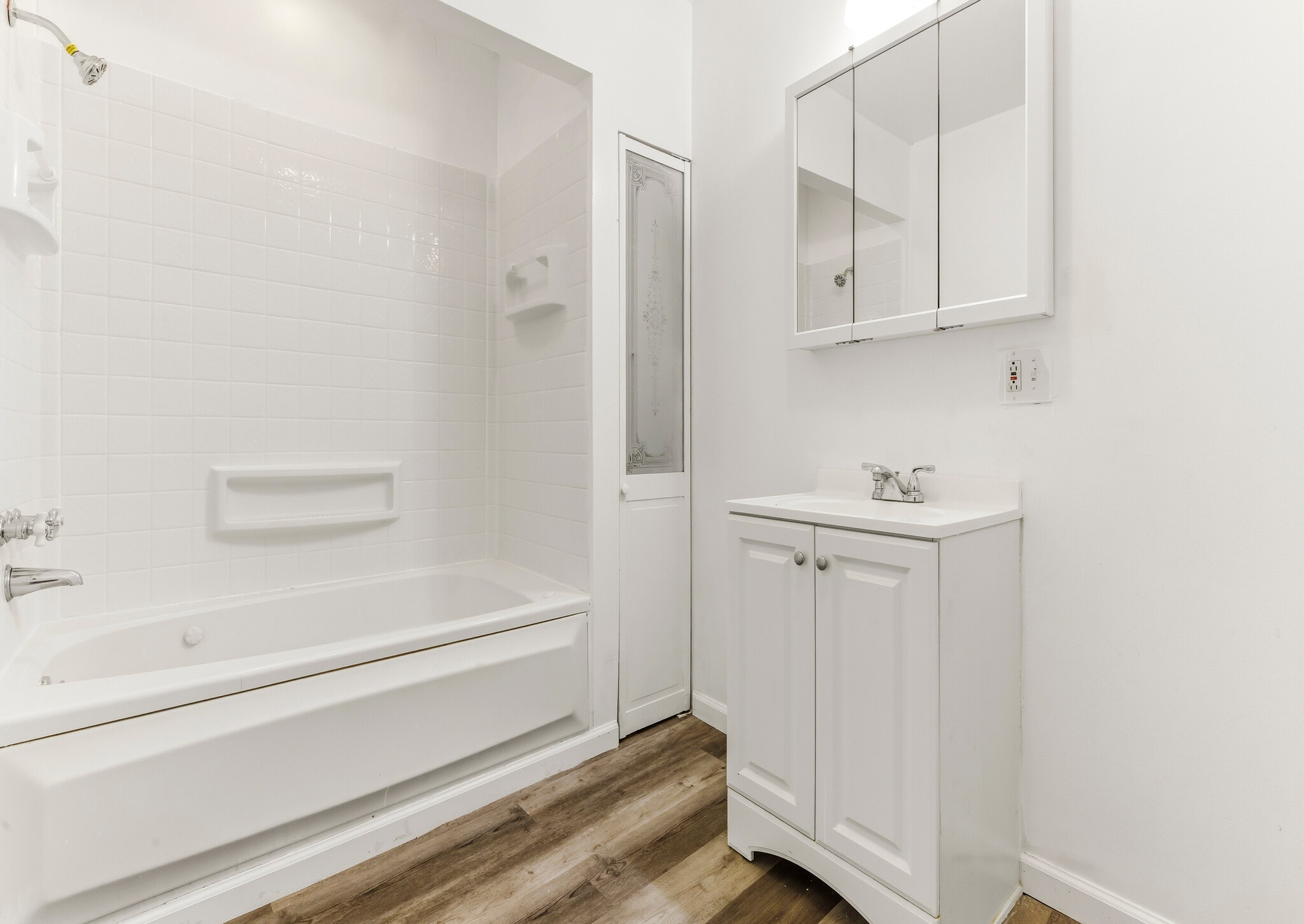 Building Photo - 107 River Rd Dr