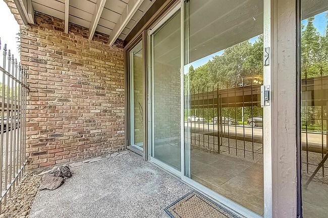 Building Photo - 5353 Institute Ln