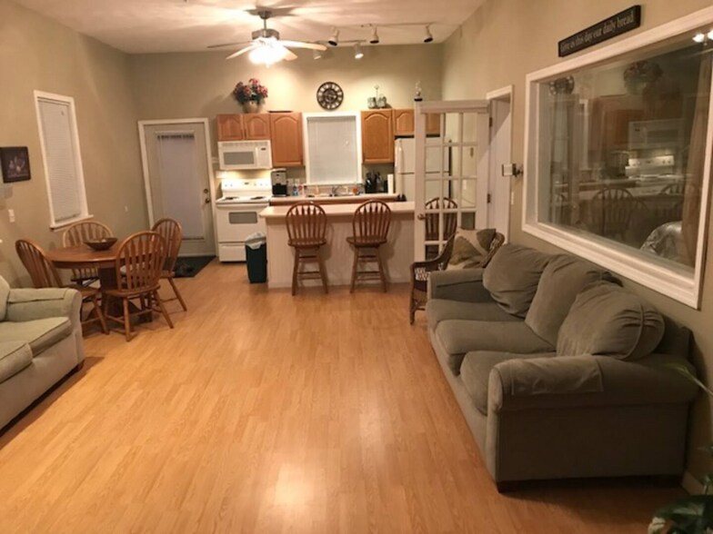 Building Photo - 390 Main St