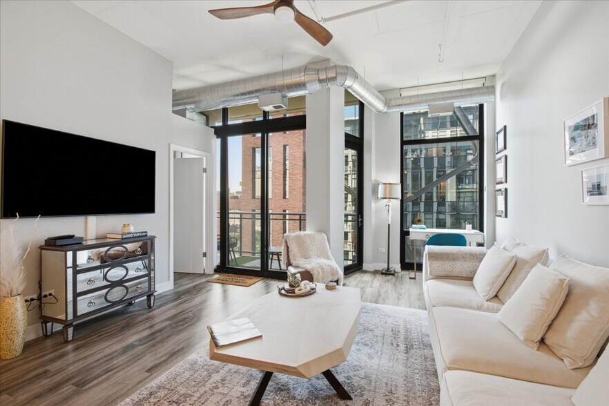 Building Photo - 740 W Fulton St