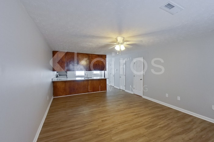 Building Photo - 168 Deer Pkwy