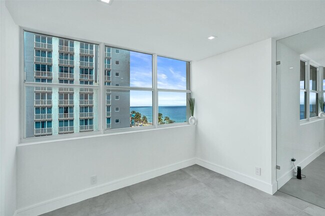 Building Photo - 209 N Fort Lauderdale Beach Blvd