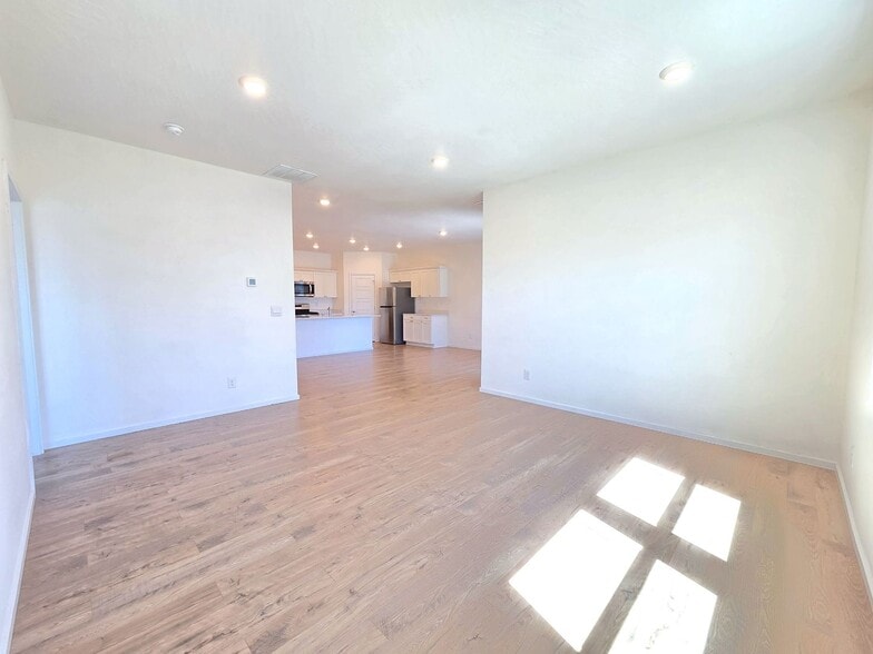 Building Photo - 5711 W Georgetown Ln
