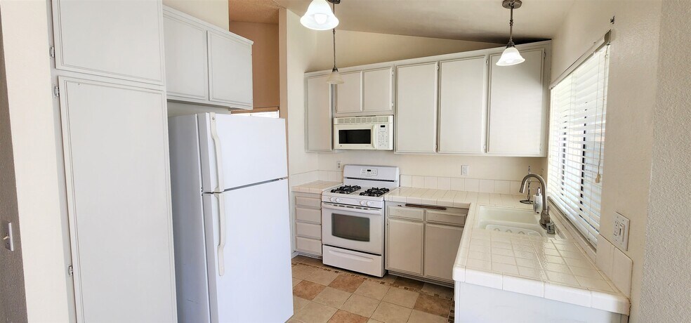 Building Photo - 3219 W Avenue J4