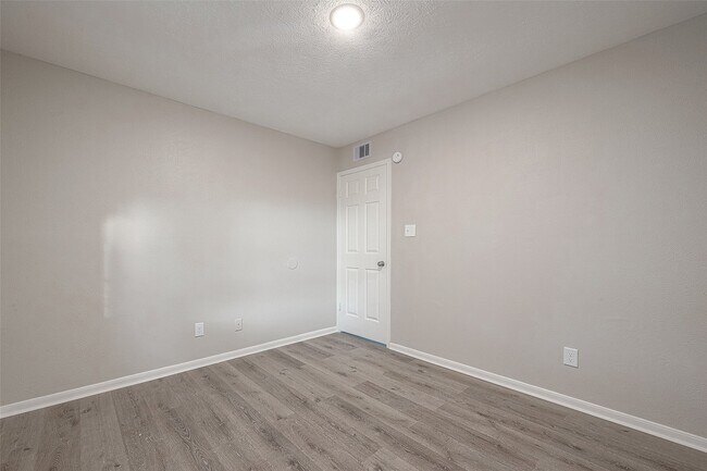 Building Photo - 15638 Schumann Ln