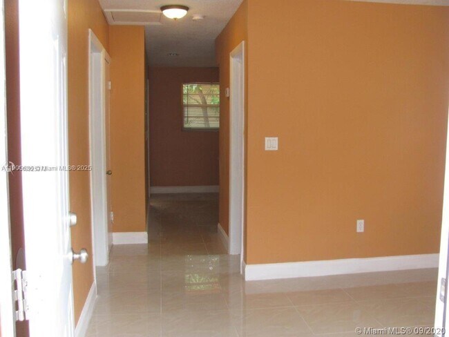 Building Photo - 311 NE 57th St