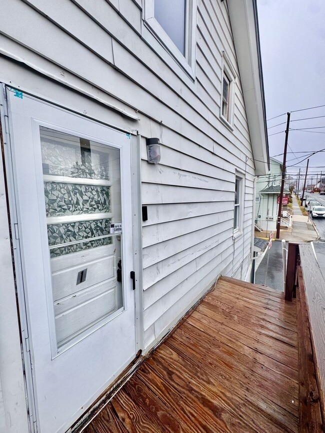 Building Photo - 1102 Second Street