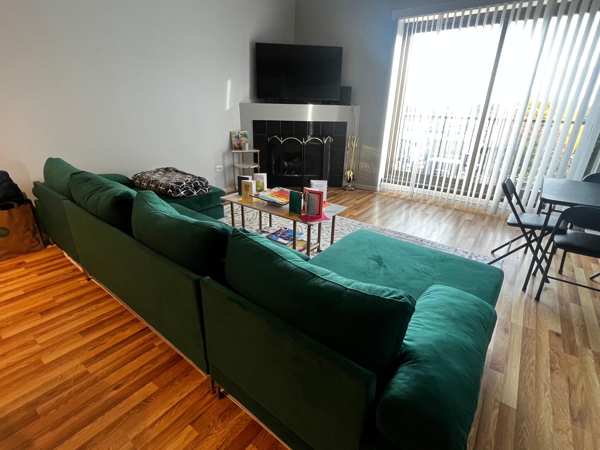 Building Photo - 1000 E 53rd St