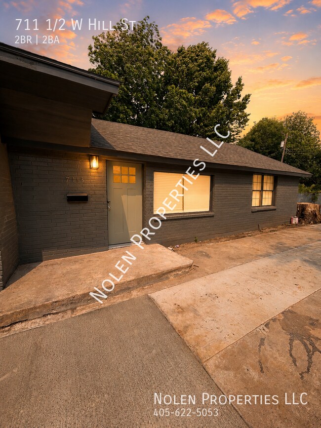 Building Photo - 711 1/2 W Hill St-