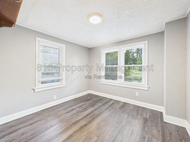 Building Photo - 6808 S Benton Ave