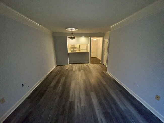 Building Photo - Updated 1BR Condo with Parking Near Virgin...