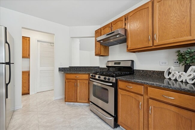 Building Photo - 1810 Fox Run Dr